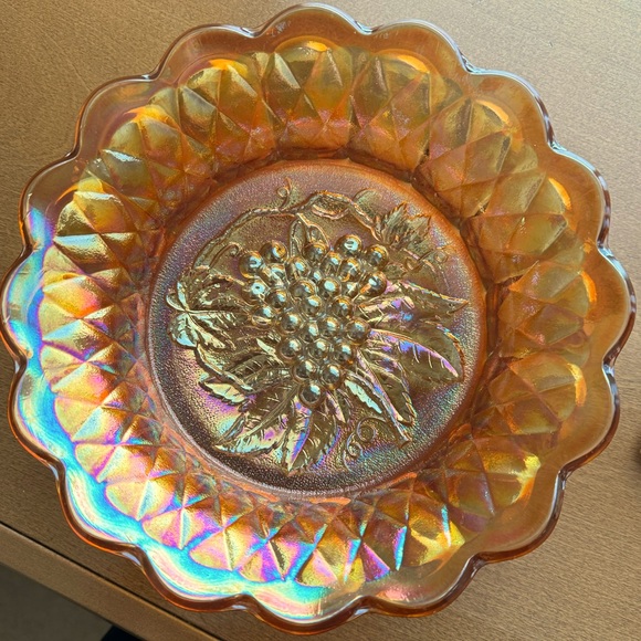 Carnival Glass Bowl in Marigold with Center Grape Pattern -  Vintage - Picture 4 of 8
